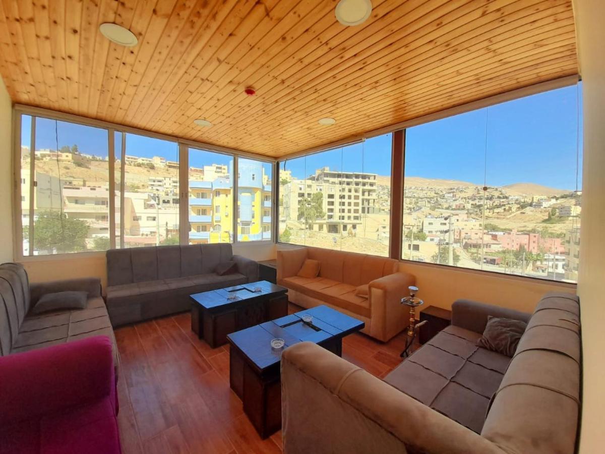 Petra Cabin Hostel Wadi Musa Exterior photo